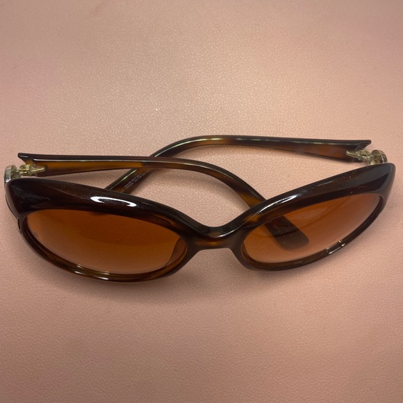 Giorgio Armani tortoise shell sunglasses with case. In great condition. - Picture 3 of 7